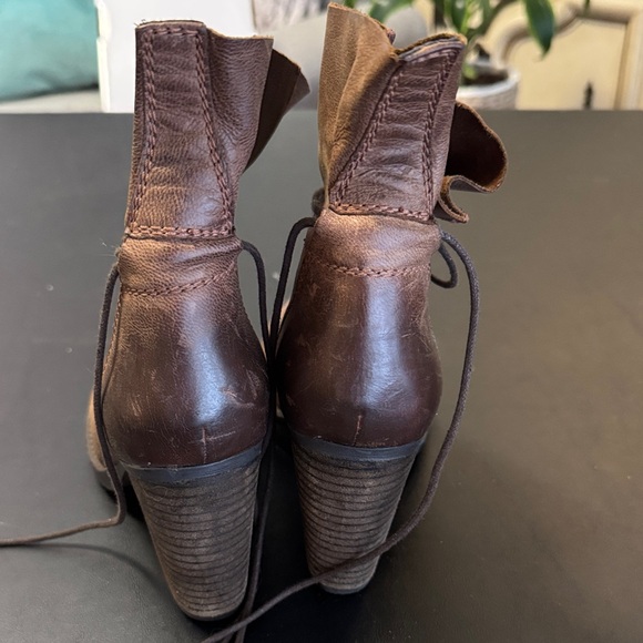 Steve Madden Brown Leather Ankle Boots - Picture 3 of 4